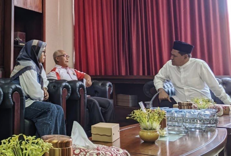 Ketua DPRD Sujatno Terima Keluhan Para Pedagang Prihal Kenaikan&nbsp;Restribusi