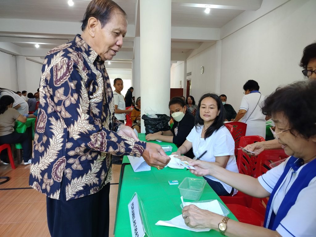 Berbagi Kasih, PSMTI Magetan Gandeng GKKS dan Gereja Regina Pacis Adakan Pengobatan&nbsp;Gratis