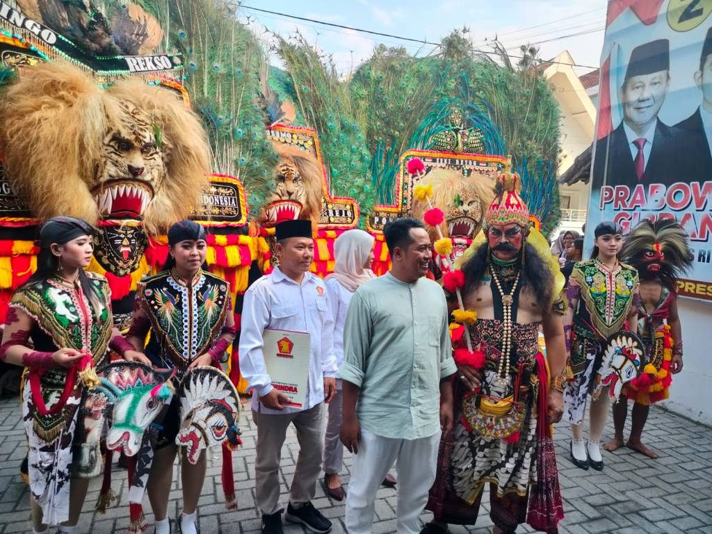 Dikawal Seniman Reog, Mas Andri Resmi Daftar Bacabup Magetan di DPC Partai&nbsp;Gerindra