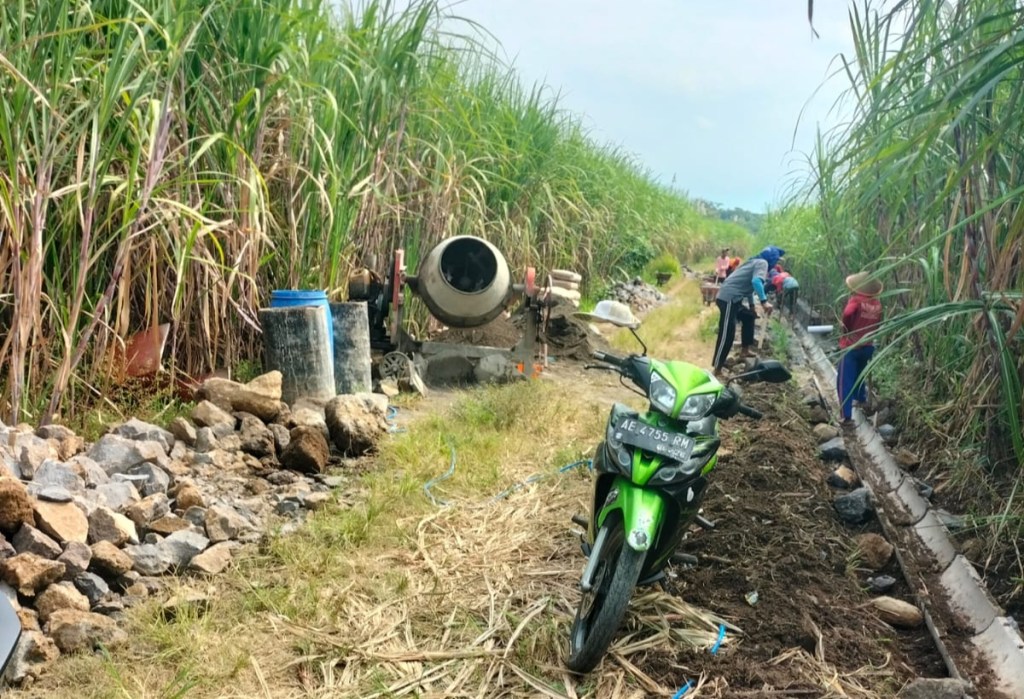 Pekerjaanya Seperti Ini, Proyek Saluran di Desa Tambakmas Jadi Sorotan&nbsp;Warga