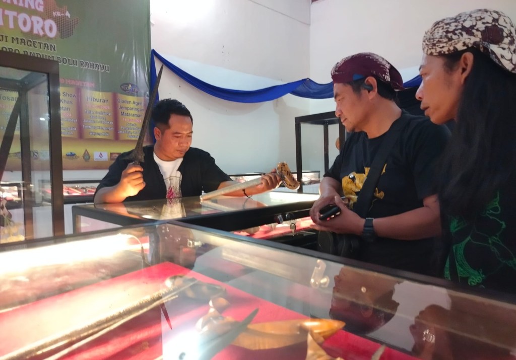 Hadir dan Saksikan Gelaran Joyo Jayaning Nuswantoro, Andri Apresiasi Pemkab Rawat&nbsp;Budaya