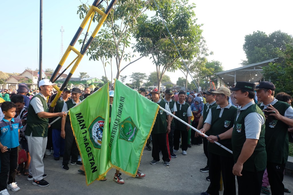 Jalan Sehat Milad Ke 57 MAN 1 Magetan Berhadiah Utama Umroh, Diundi Nanti Malam