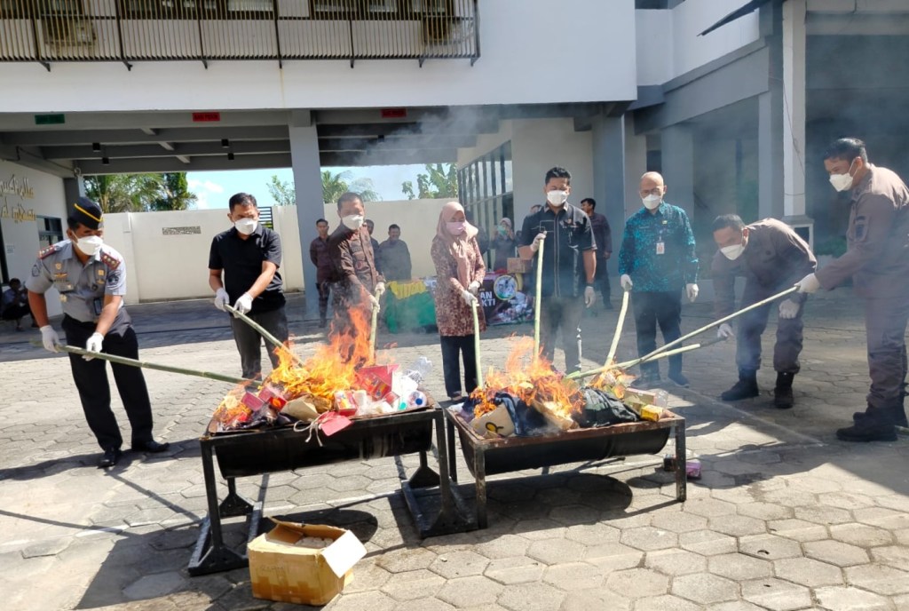 Kejaksaan Negeri Magetan Musnahkan Barang Bukti dari 41&nbsp;Perkara