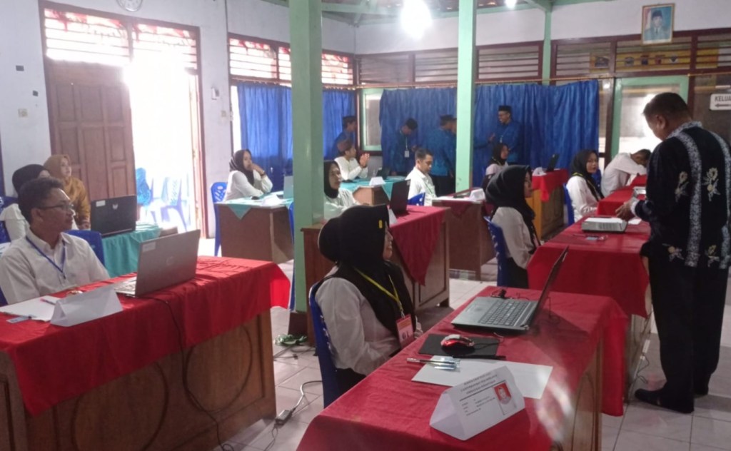 Seru Kejar-kejaran, Tes Penjaringan Kasi Pemerintahan di Genilangit Terpilih dengan Poin&nbsp;100