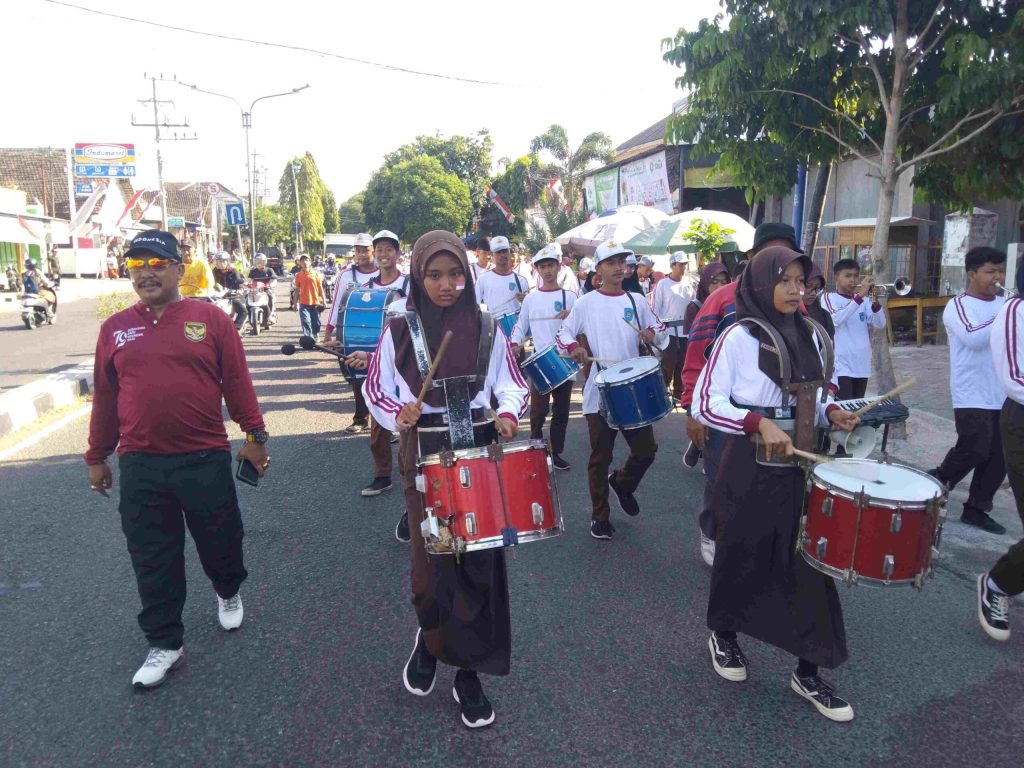 Puncak Acara HUT RI Ke 79, SMK PGRI 1 Magetan Gelar Jalan Sehat Bersama