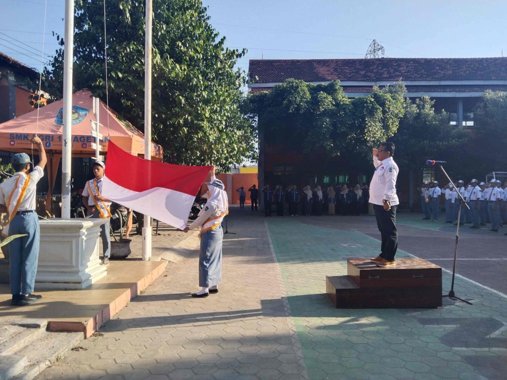 Upacara HUT RI Ke- 79 SMK PGRI 1 Magetan Digelar dengan Khidmat