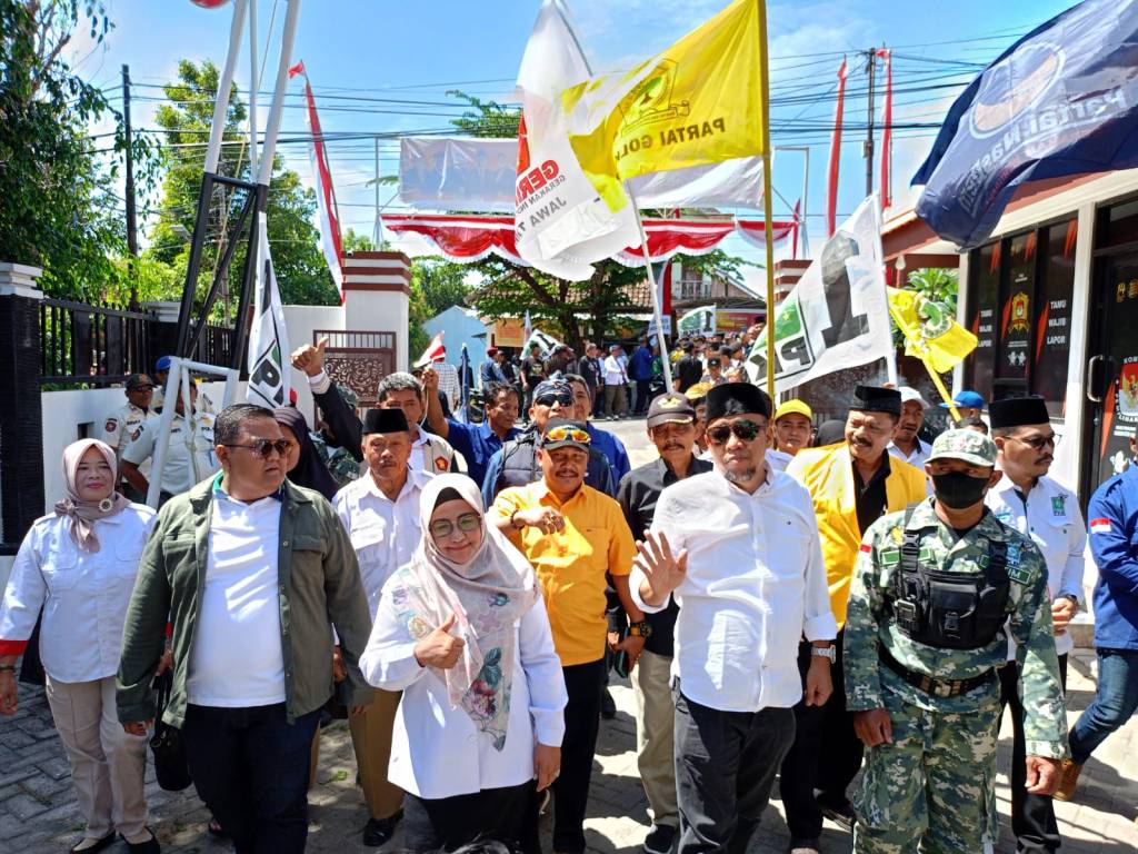 Hari Kedua, Pasangan NIAT (Nanik- Suyatni) Juga Resmi Daftar ke KPU&nbsp;Magetan