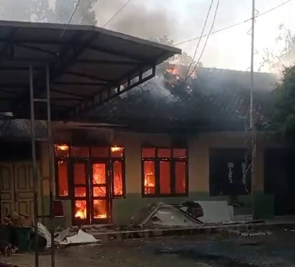 Diduga Akibat Korsleting Listrik, Gudang Pos Tagana Milik Dinsos Magetan Ludes Terbakar