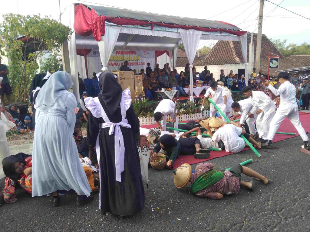 Ikut Memeriahkan Pawai Kemerdekaan, MAN 3 Magetan Tampil Memukau&nbsp;Masyarakat